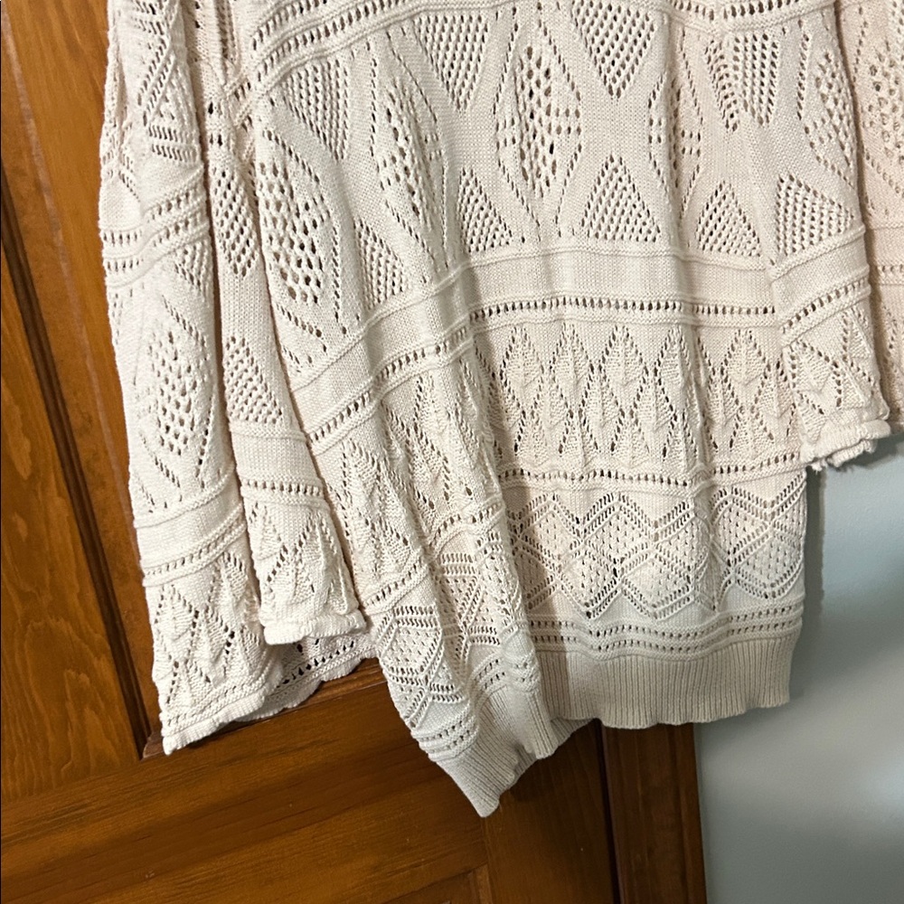 a.n.a Cream Textured Knit Sweater 22 in armpit to armpit and 28 in long. Nice - Picture 12 of 16